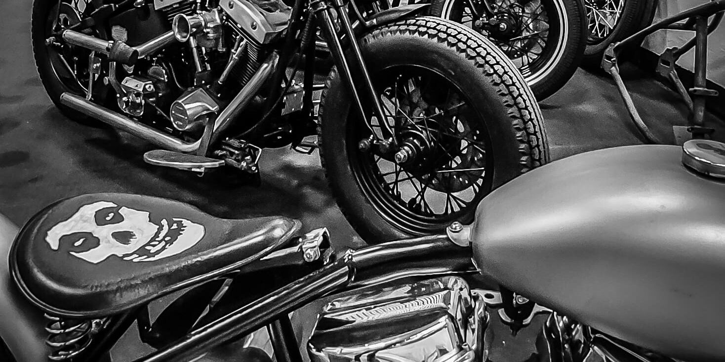 talleres de reparación de motos Harley en Valencia – blanco y negro