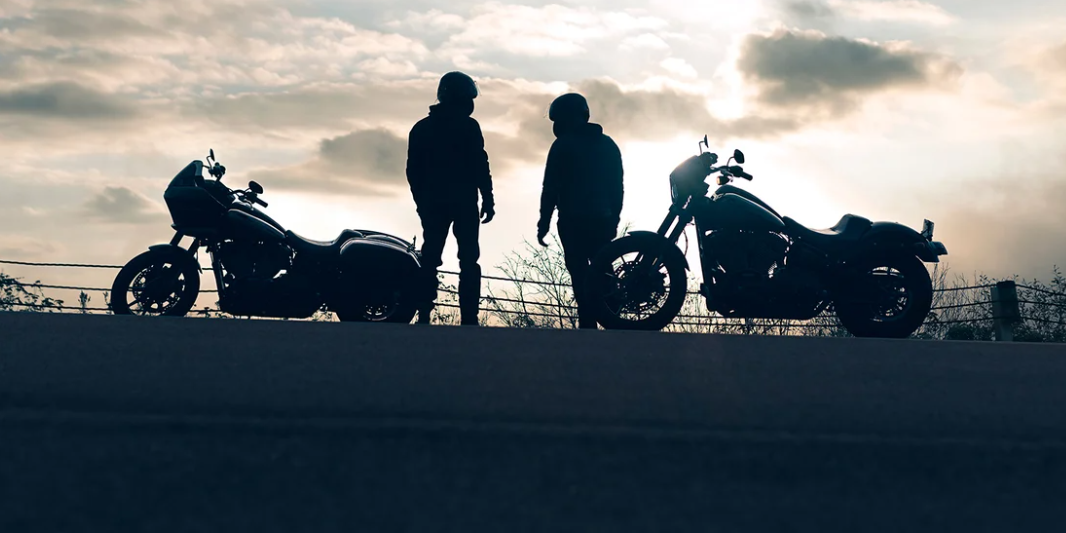 personalización de motos custom – atardecer